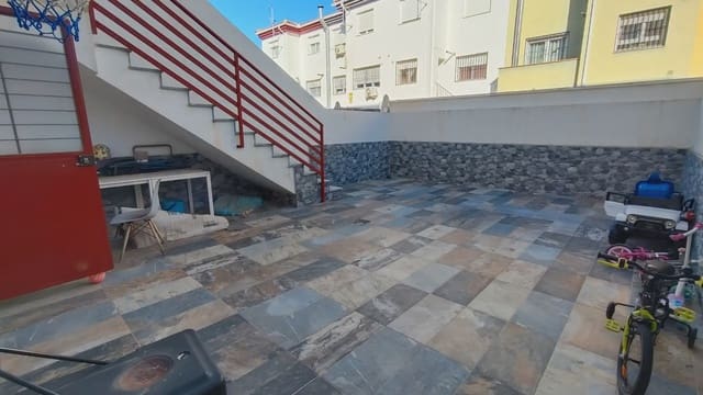 3 bedroom Semi-detached Villa for sale in Vegas del Genil with garage - € 279,900 (Ref: 9734212)