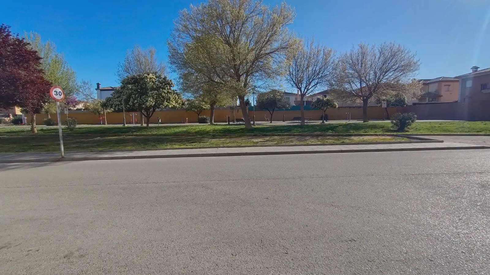 3 bedroom Semi-detached Villa for sale in Vegas del Genil with garage - € 279,900 (Ref: 9734212)