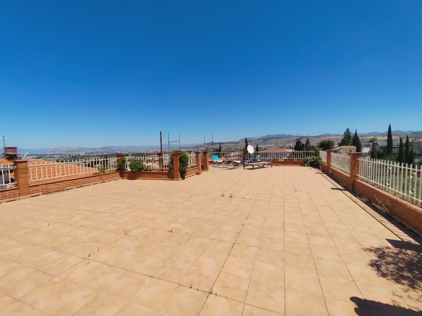 5 sovrum Villa till salu i La Zubia med pool garage - 349 900 € (Ref: 9893616)