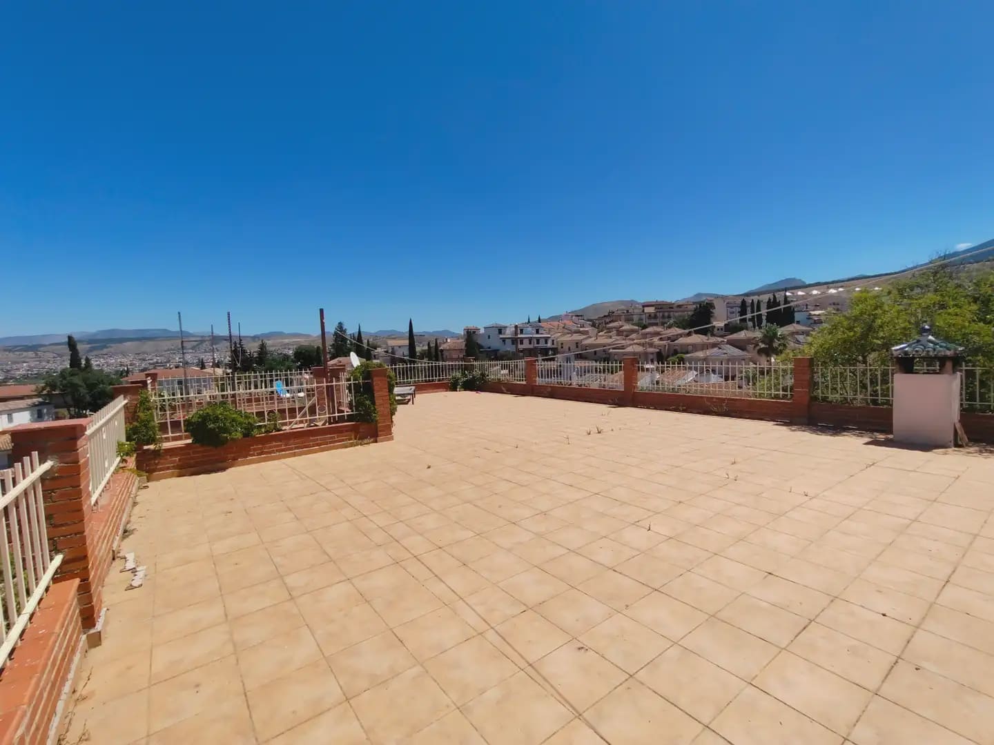 5 sovrum Villa till salu i La Zubia med pool garage - 349 900 € (Ref: 9893616)