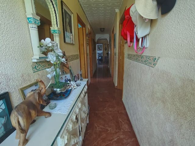5 bedroom Villa for sale in La Zubia with pool garage - € 349,900 (Ref: 9893616)