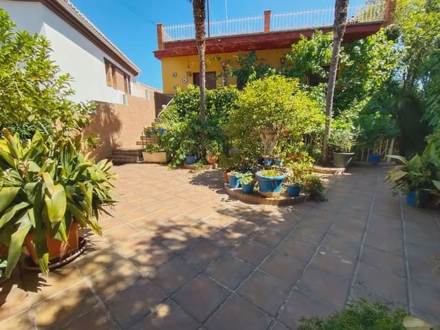 5 bedroom Villa for sale in La Zubia with pool garage - € 349,900 (Ref: 9893616)