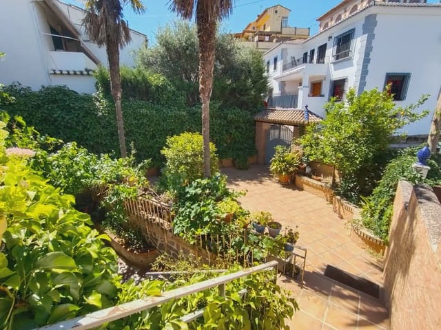 5 bedroom Villa for sale in La Zubia with pool garage - € 349,900 (Ref: 9893616)