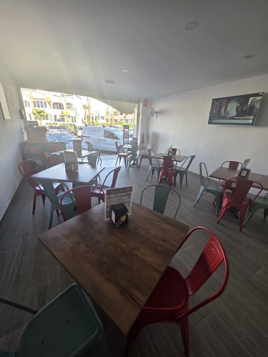 1 makuuhuone Kaupallinen vuokrattavana paikassa Adeje - 2 000 € (Ref: 9528877)