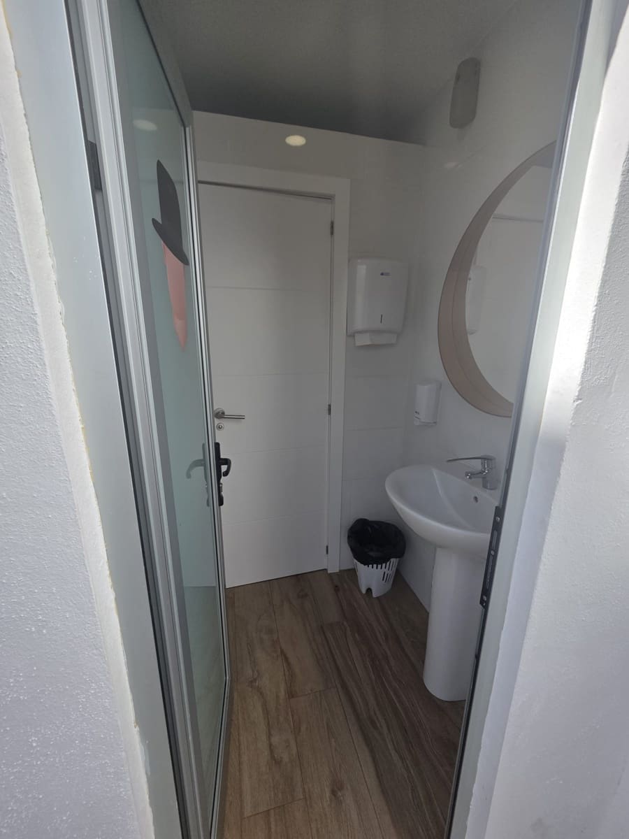 1 makuuhuone Kaupallinen vuokrattavana paikassa Adeje - 2 000 € (Ref: 9528877)