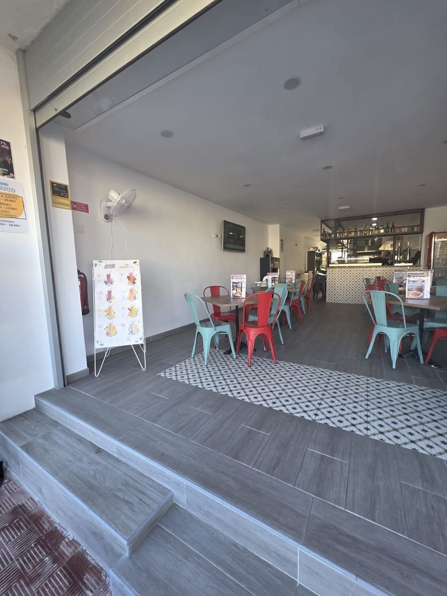 1 makuuhuone Kaupallinen vuokrattavana paikassa Adeje - 2 000 € (Ref: 9528877)