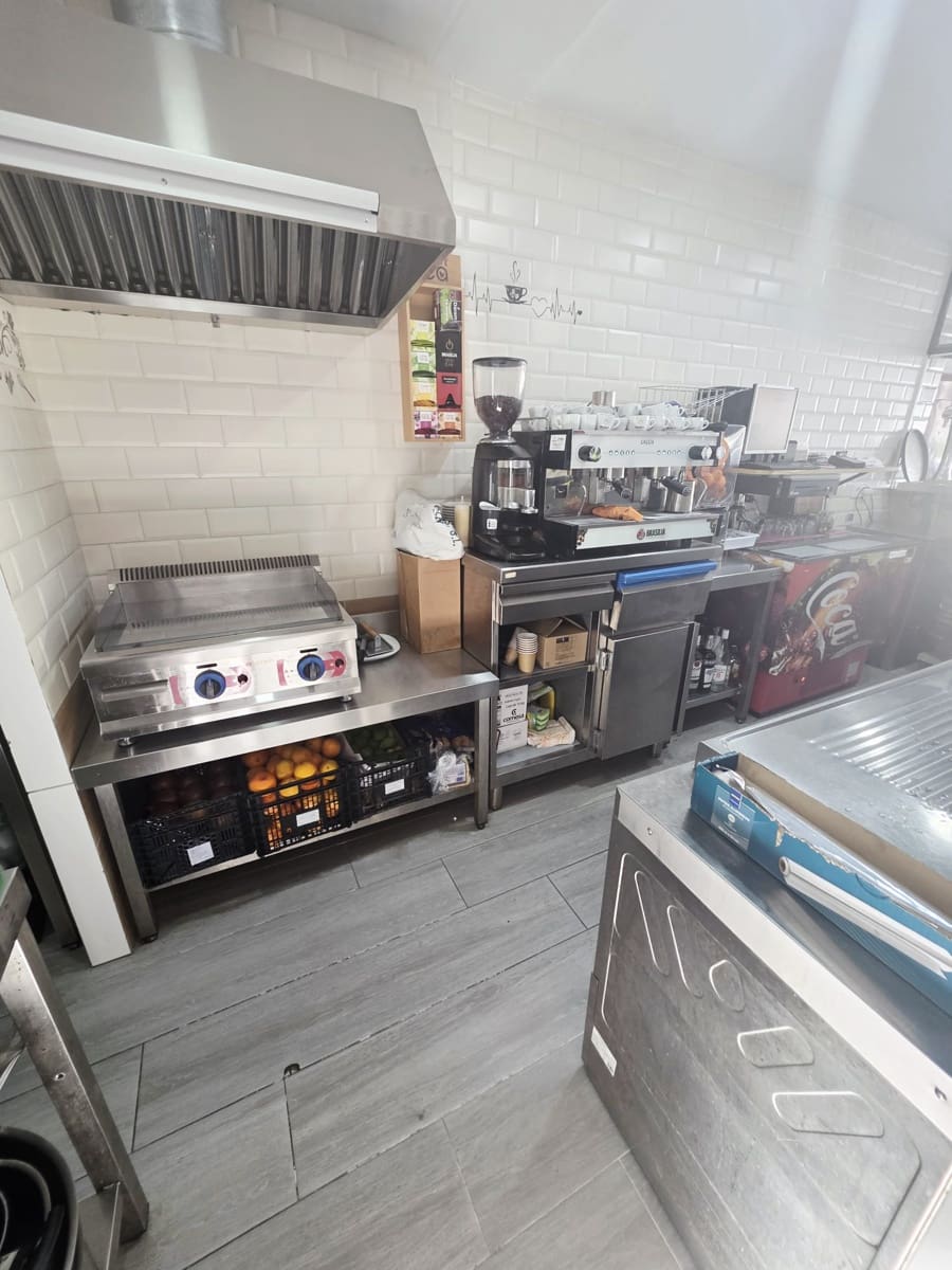 1 makuuhuone Kaupallinen vuokrattavana paikassa Adeje - 2 000 € (Ref: 9528877)