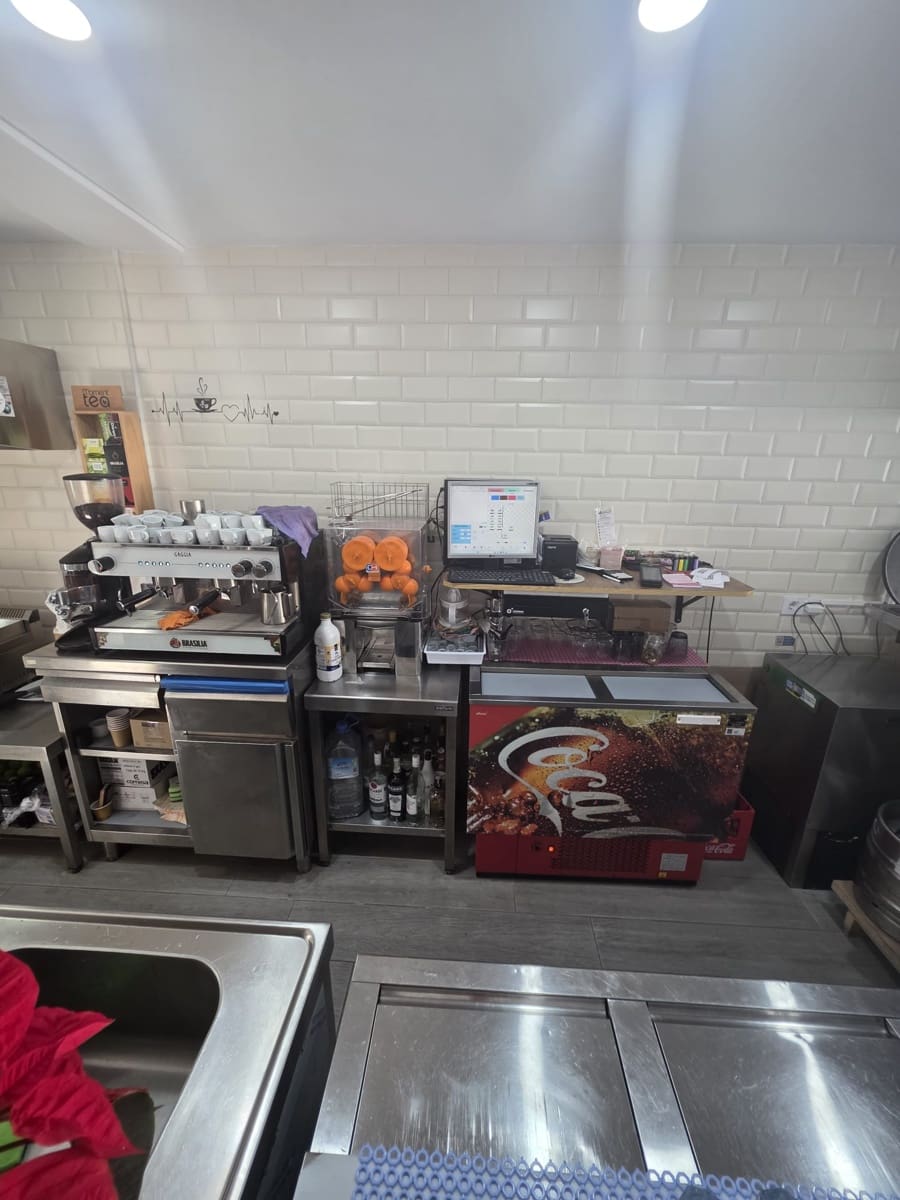 1 makuuhuone Kaupallinen vuokrattavana paikassa Adeje - 2 000 € (Ref: 9528877)