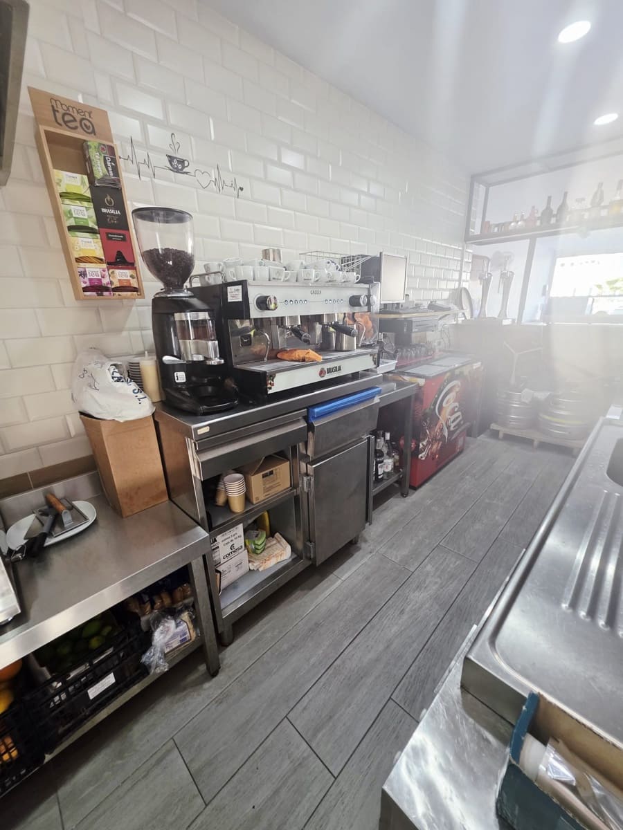 1 makuuhuone Kaupallinen vuokrattavana paikassa Adeje - 2 000 € (Ref: 9528877)