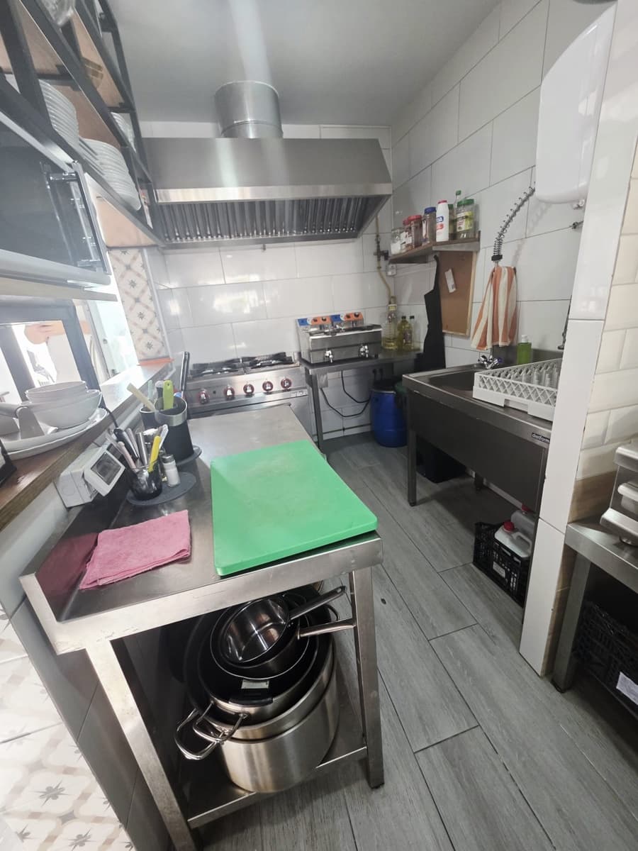 1 makuuhuone Kaupallinen vuokrattavana paikassa Adeje - 2 000 € (Ref: 9528877)