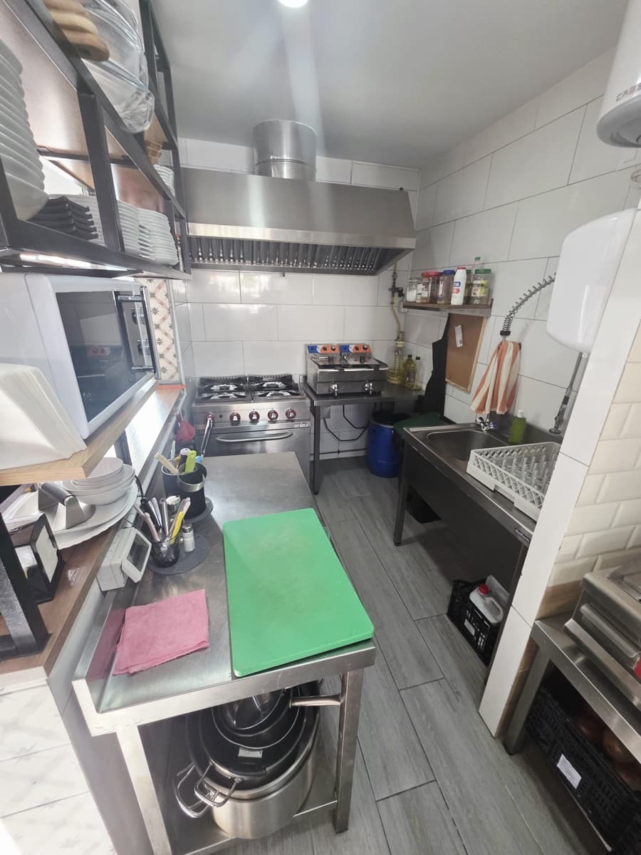 1 makuuhuone Kaupallinen vuokrattavana paikassa Adeje - 2 000 € (Ref: 9528877)