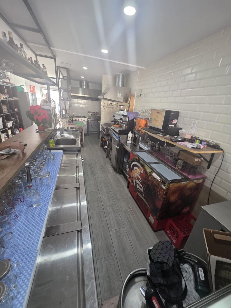 1 makuuhuone Kaupallinen vuokrattavana paikassa Adeje - 2 000 € (Ref: 9528877)