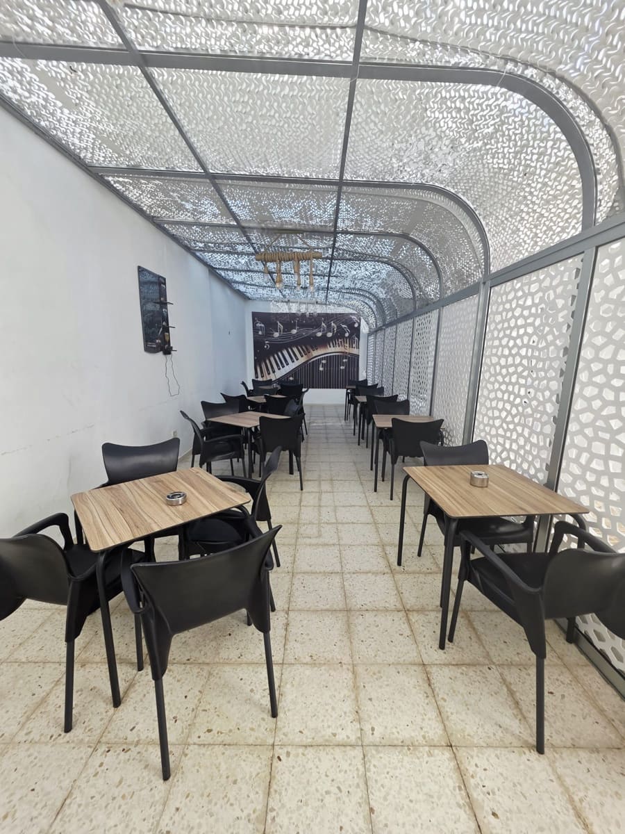 1 makuuhuone Kaupallinen vuokrattavana paikassa Adeje - 2 000 € (Ref: 9528877)