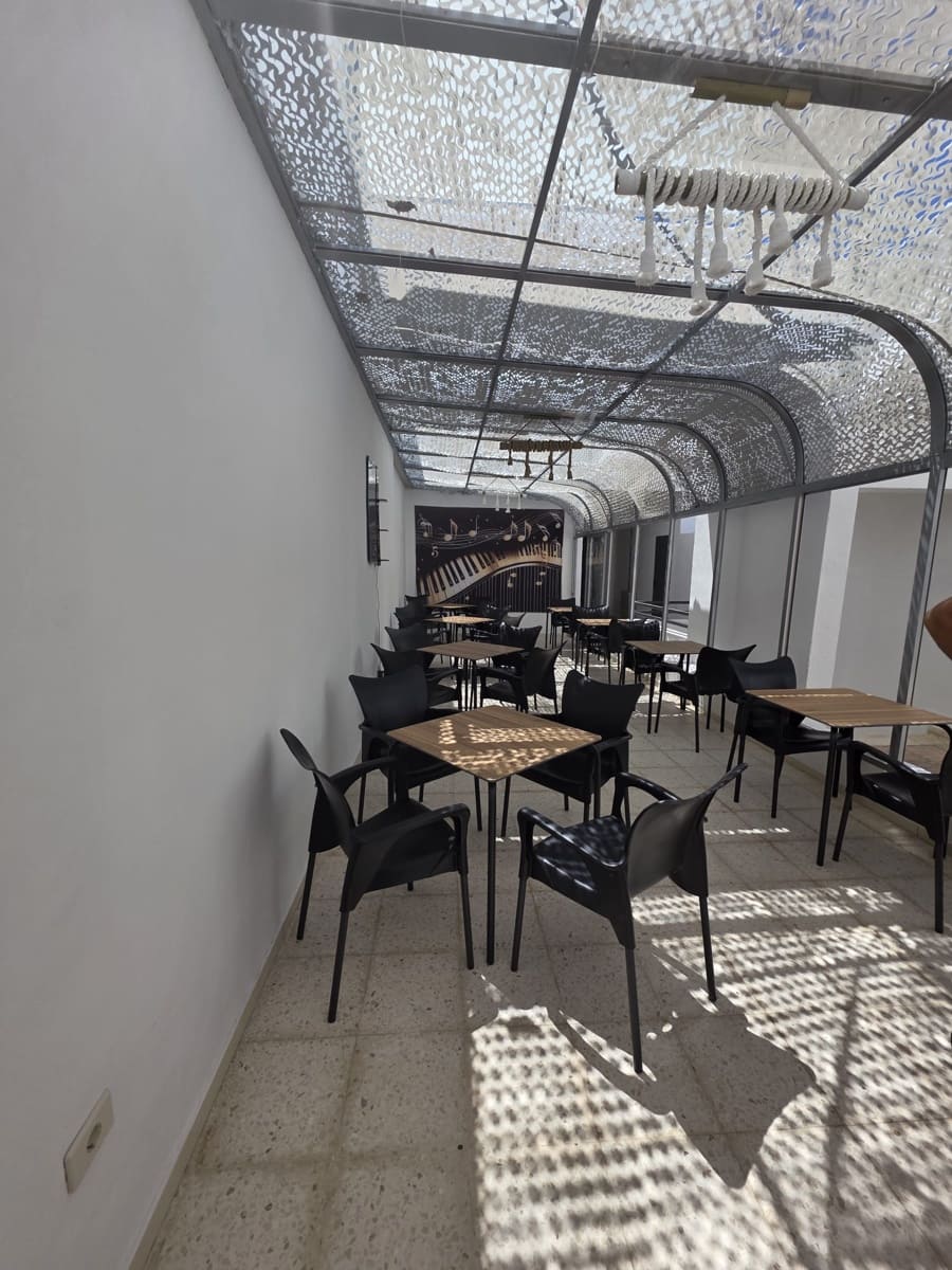 1 makuuhuone Kaupallinen vuokrattavana paikassa Adeje - 2 000 € (Ref: 9528877)