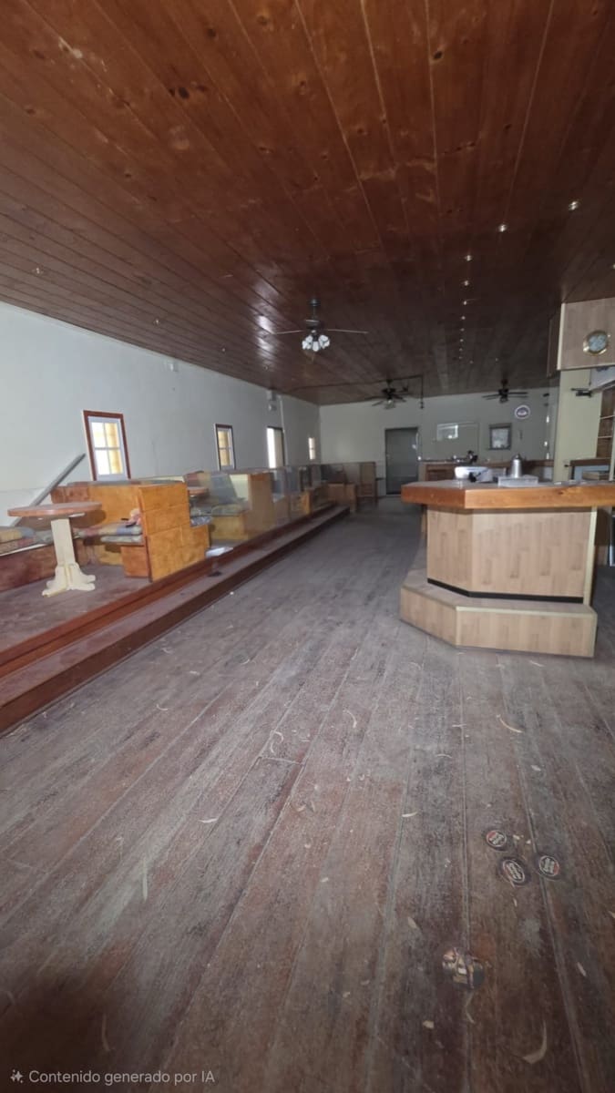 Kaupallinen vuokrattavana paikassa Adeje - 2 000 € (Ref: 9528924)