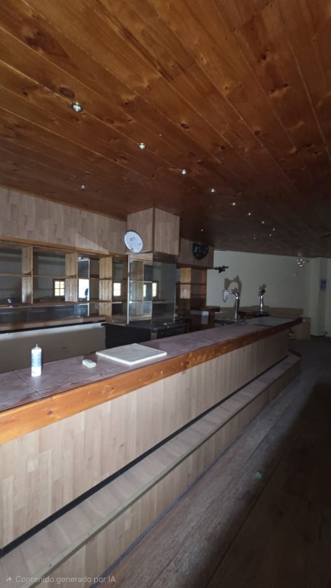 Kaupallinen vuokrattavana paikassa Adeje - 2 000 € (Ref: 9528924)