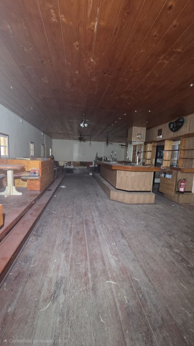 Kaupallinen vuokrattavana paikassa Adeje - 2 000 € (Ref: 9528924)