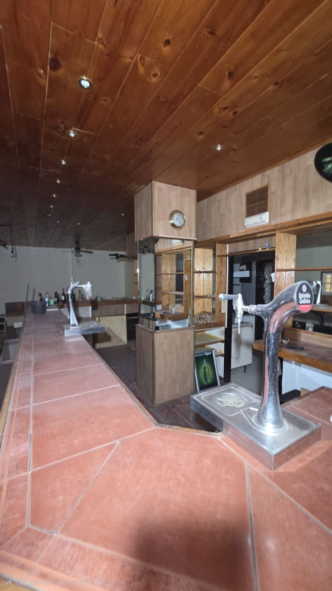 Kaupallinen vuokrattavana paikassa Adeje - 2 000 € (Ref: 9528924)