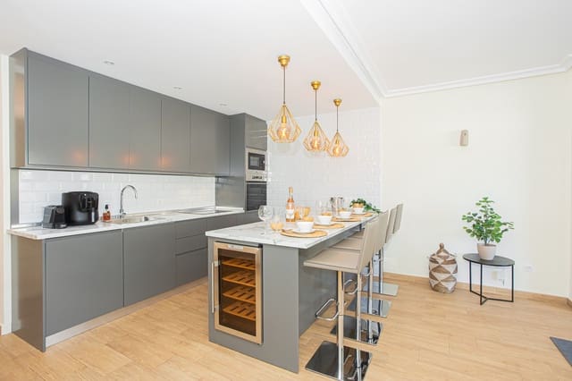 3 chambre Appartement à vendre à Nueva Andalucia, Marbella avec piscine garage - 690 000 € (Ref: 9542052)