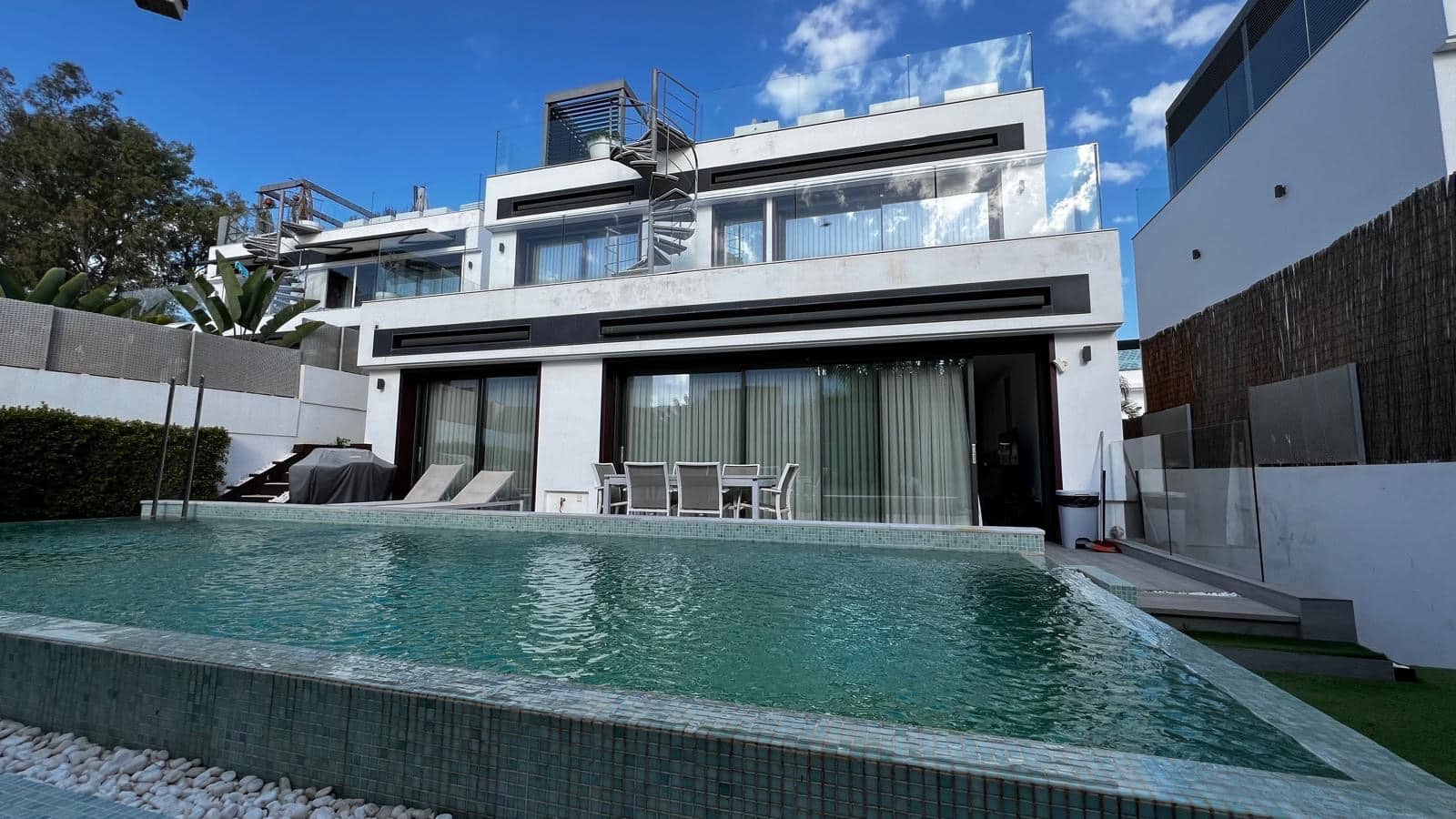 4 camera da letto Villa da affittare in Marbella con piscina garage - 18.000 € (Rif: 9542575)