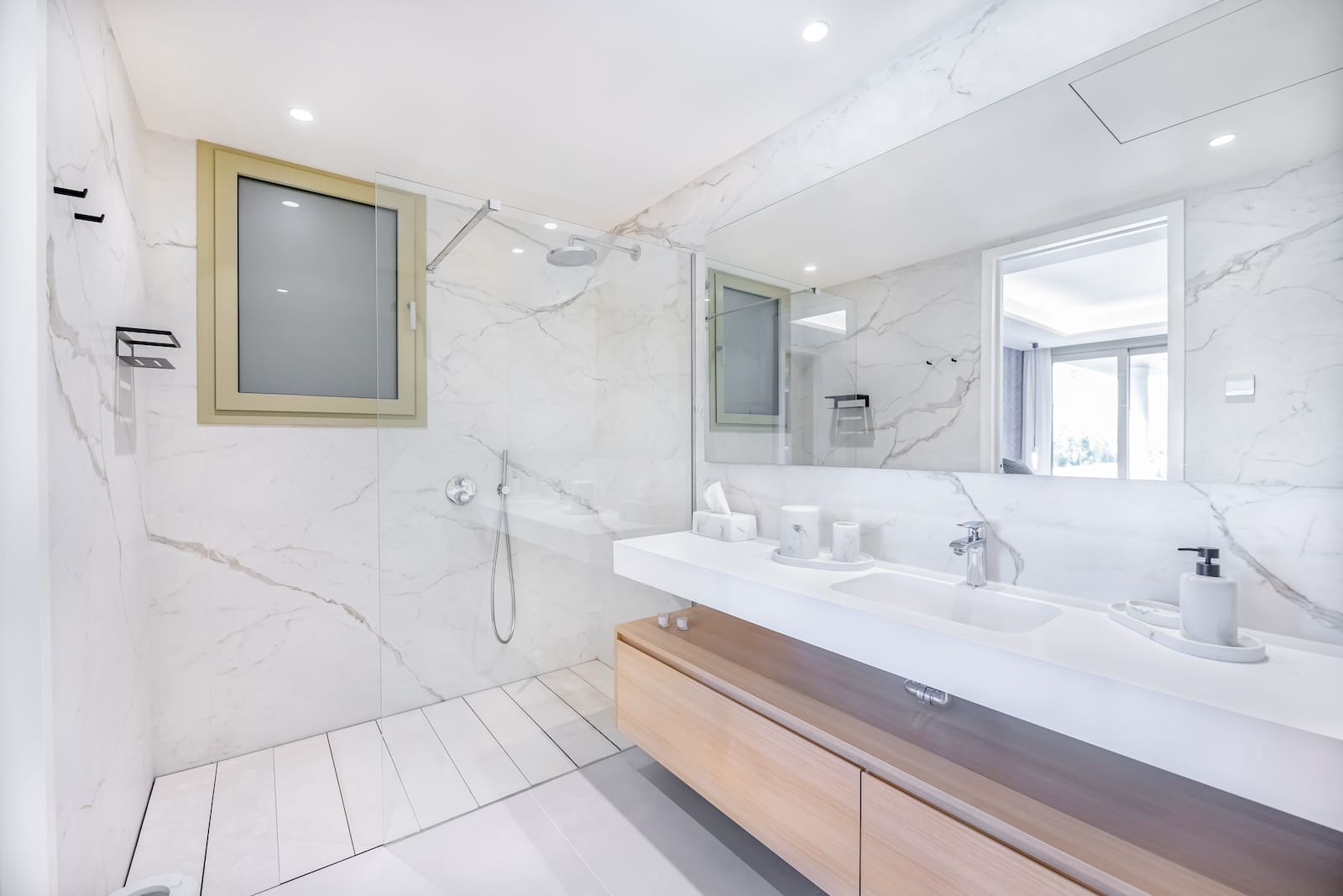 5 bedroom Penthouse for rent in Marbella with pool garage - € 16,000 (Ref: 9544396)