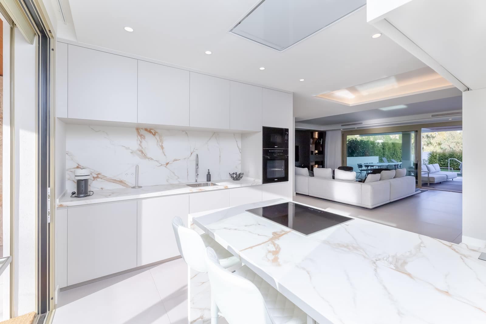 5 bedroom Penthouse for rent in Marbella with pool garage - € 16,000 (Ref: 9544396)