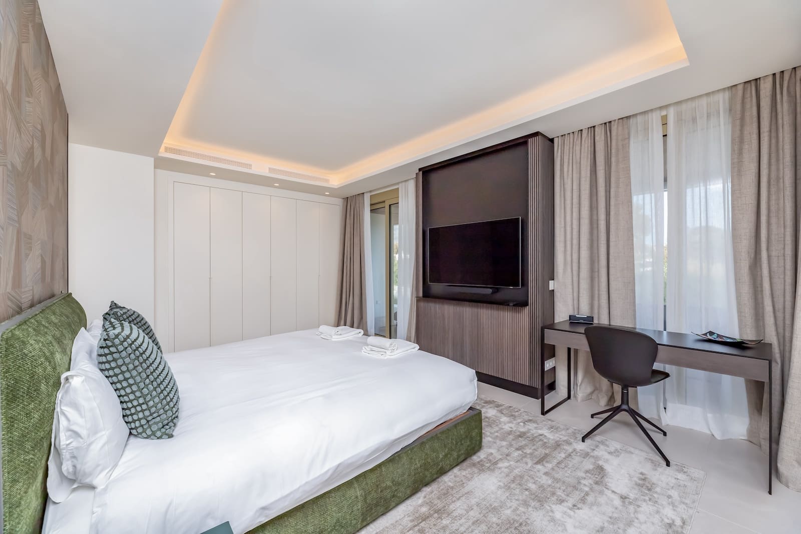 5 bedroom Penthouse for rent in Marbella with pool garage - € 16,000 (Ref: 9544396)