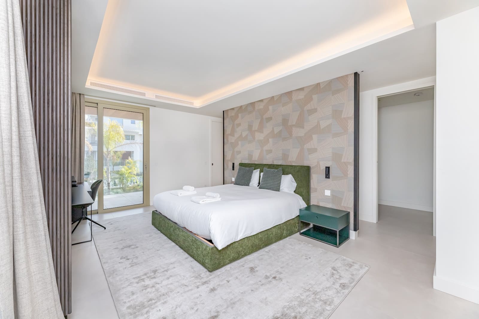 5 bedroom Penthouse for rent in Marbella with pool garage - € 16,000 (Ref: 9544396)