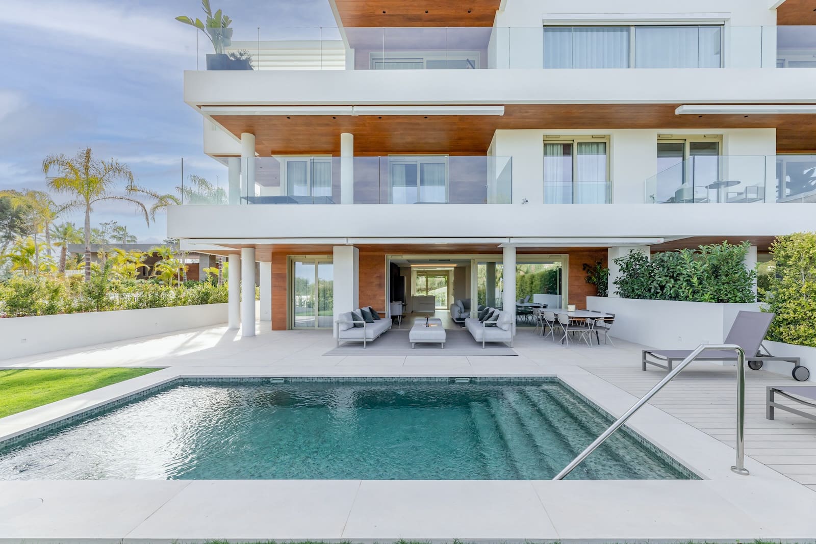 5 bedroom Penthouse for rent in Marbella with pool garage - € 16,000 (Ref: 9544396)