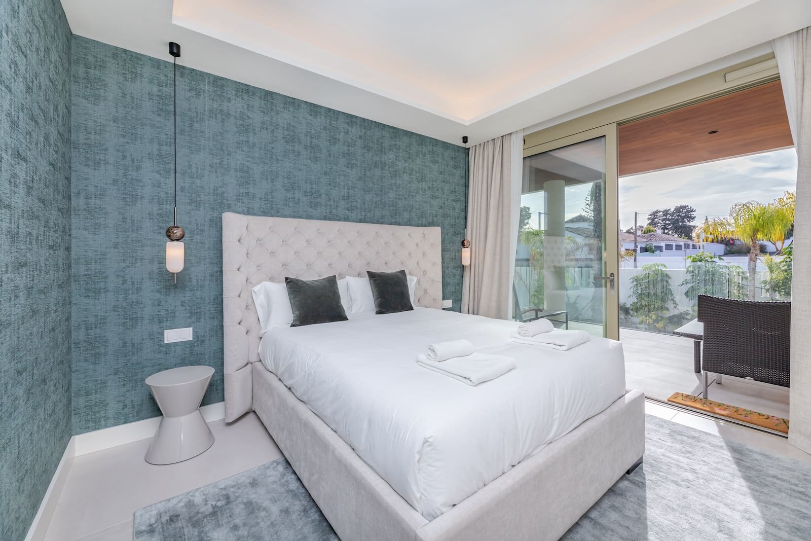 5 bedroom Penthouse for rent in Marbella with pool garage - € 16,000 (Ref: 9544396)