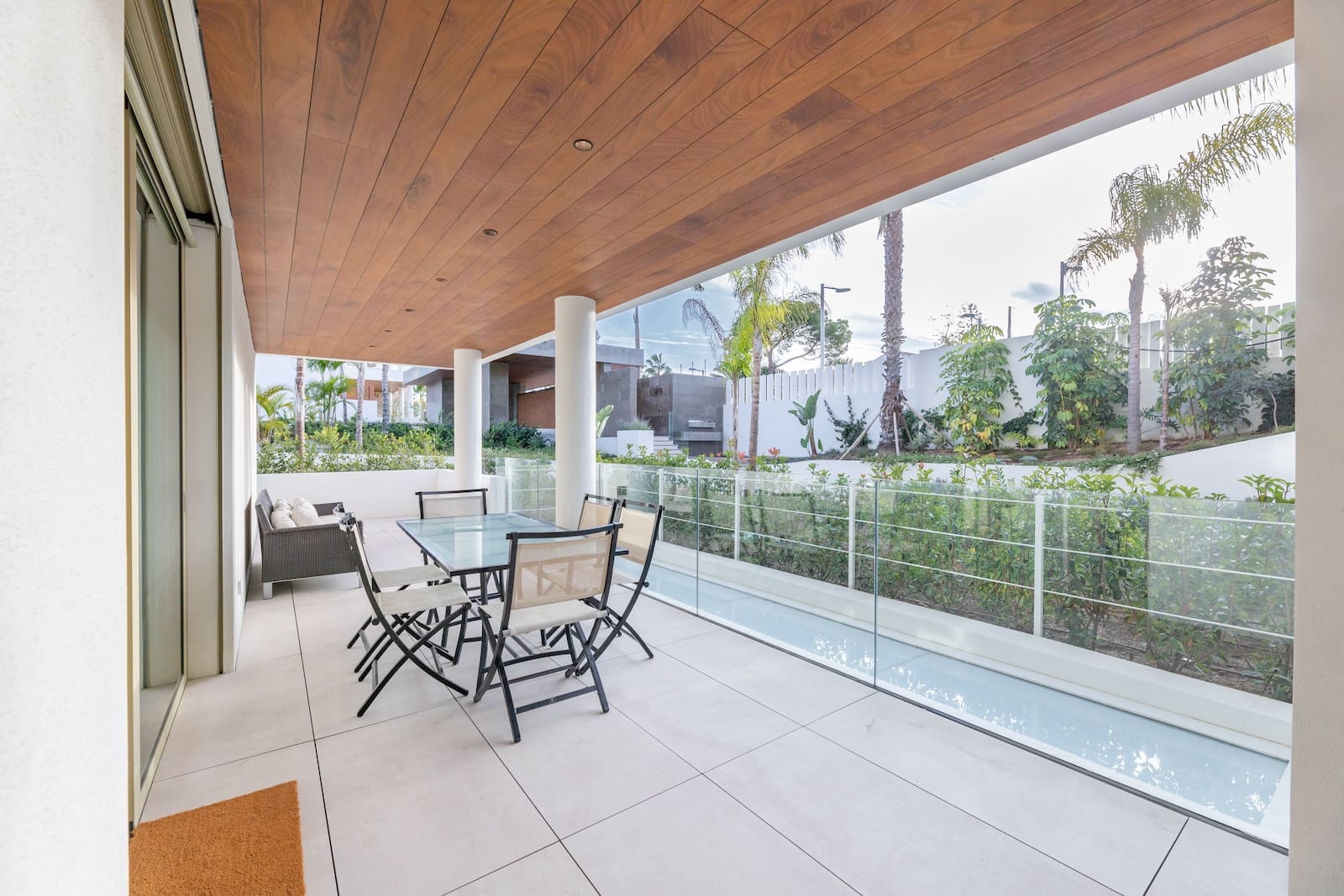 5 bedroom Penthouse for rent in Marbella with pool garage - € 16,000 (Ref: 9544396)