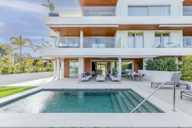 Penthouse de 5 chambres à louer à Lomas De Marbella, Marbella avec piscine garage - 16 000 € (Ref: 9544396)