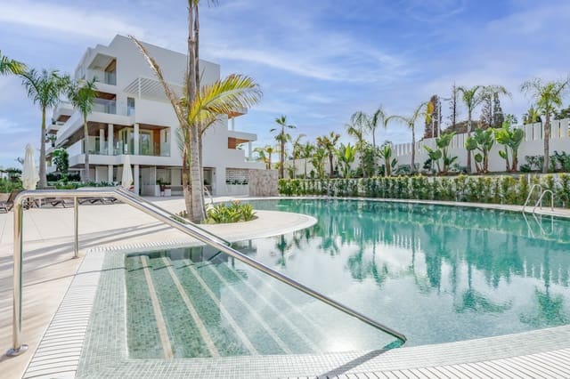 Penthouse de 5 chambres à louer à Lomas De Marbella, Marbella avec piscine garage - 16 000 € (Ref: 9544396)