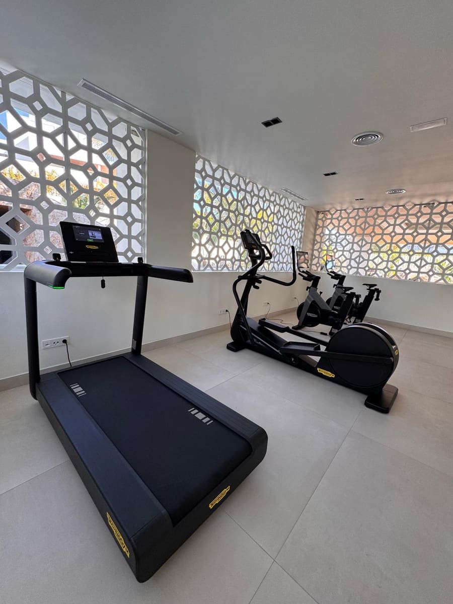 4 slaapkamer Penthouse te huur in Marbella met zwembad garage - € 12.800 (Ref: 9544397)