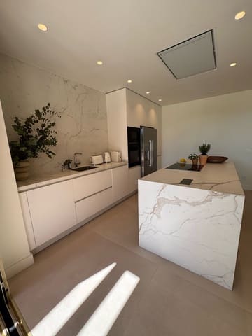 4 slaapkamer Penthouse te huur in Lomas De Marbella, Marbella met zwembad garage - € 12.800 (Ref: 9544397)