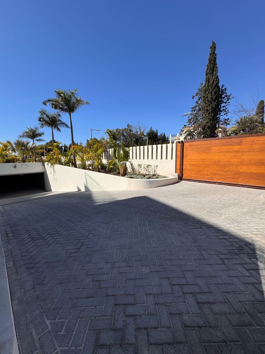 4 slaapkamer Penthouse te huur in Marbella met zwembad garage - € 12.800 (Ref: 9544397)