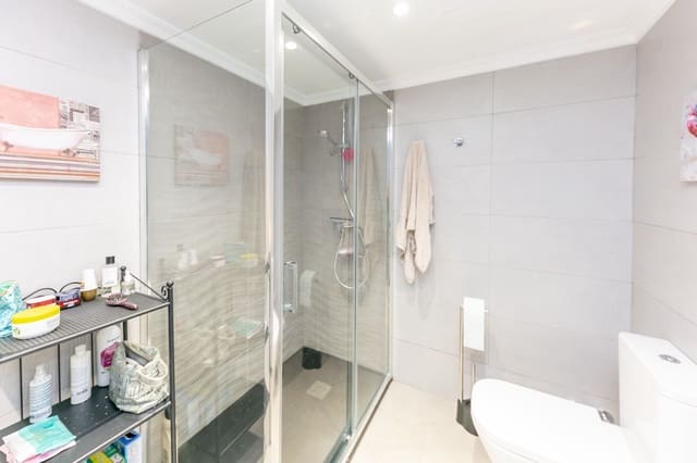 3 slaapkamer Penthouse te huur in Zona Puerto Deportivo, Fuengirola met zwembad garage - € 2.600 (Ref: 9544407)