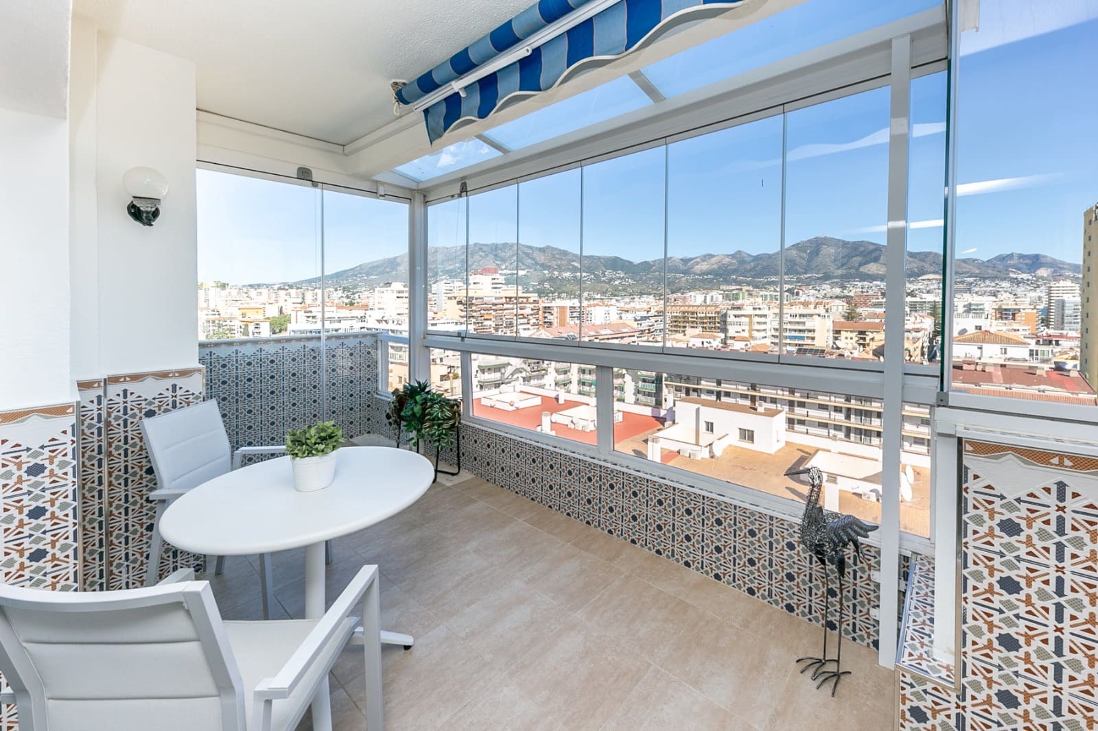 3 slaapkamer Penthouse te huur in Fuengirola met zwembad garage - € 2.600 (Ref: 9544407)