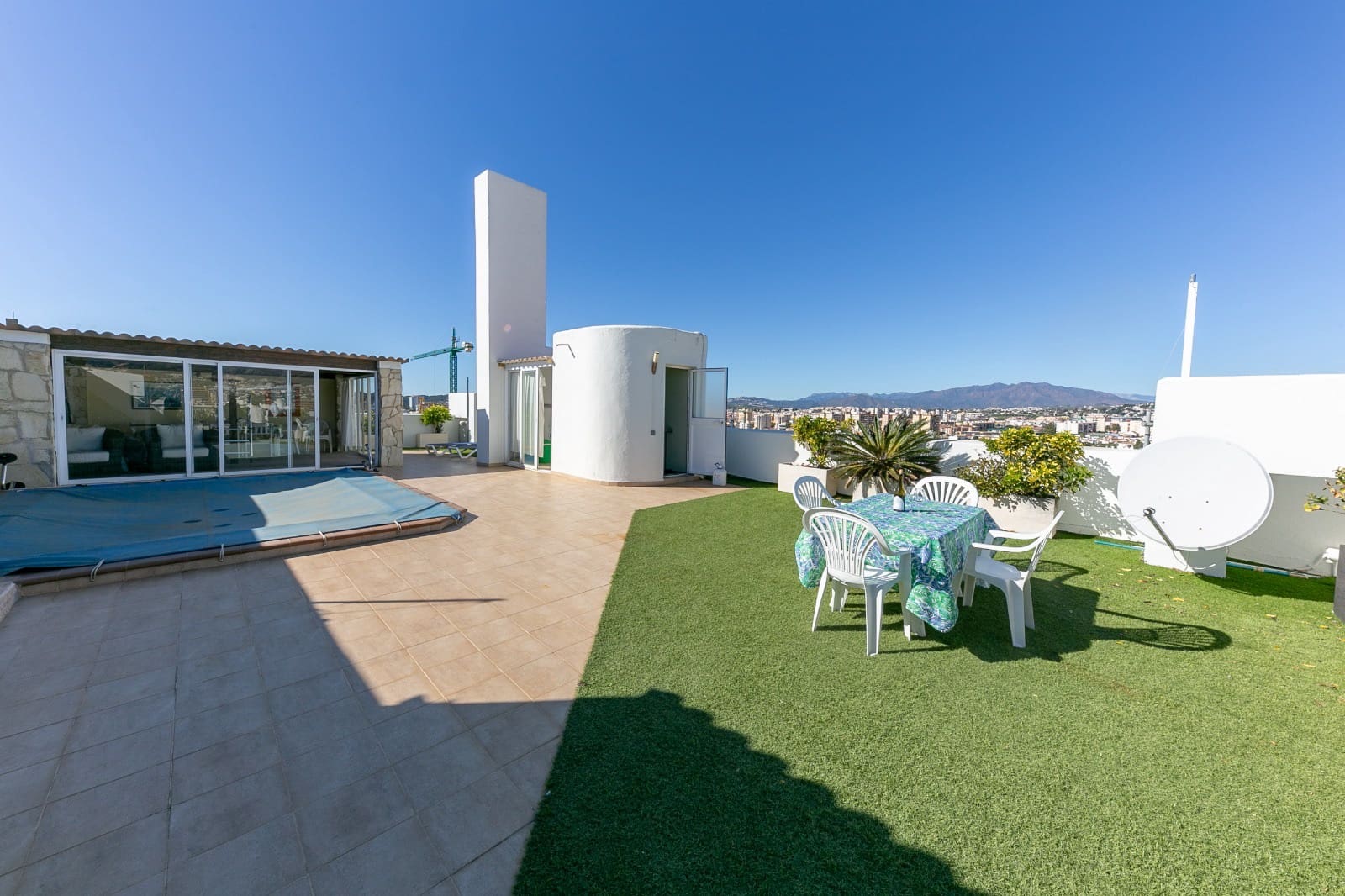 3 slaapkamer Penthouse te huur in Fuengirola met zwembad garage - € 2.600 (Ref: 9544407)