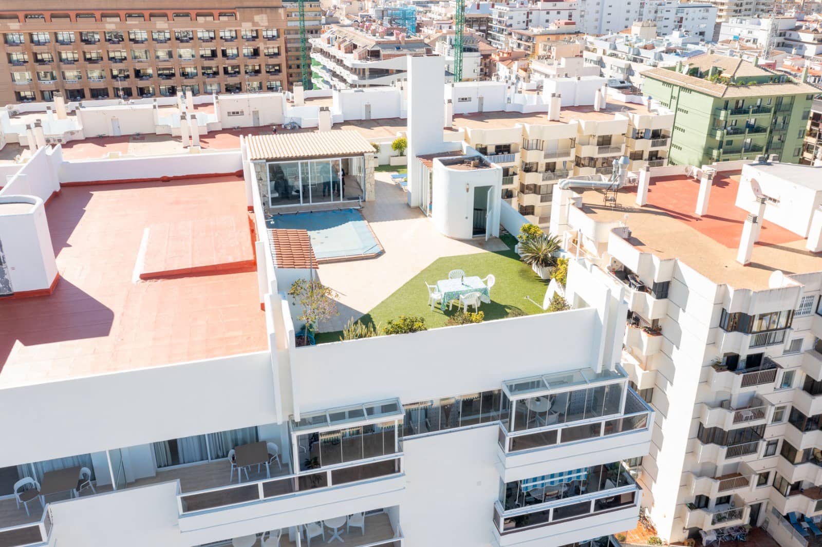 3 slaapkamer Penthouse te huur in Fuengirola met zwembad garage - € 2.600 (Ref: 9544407)
