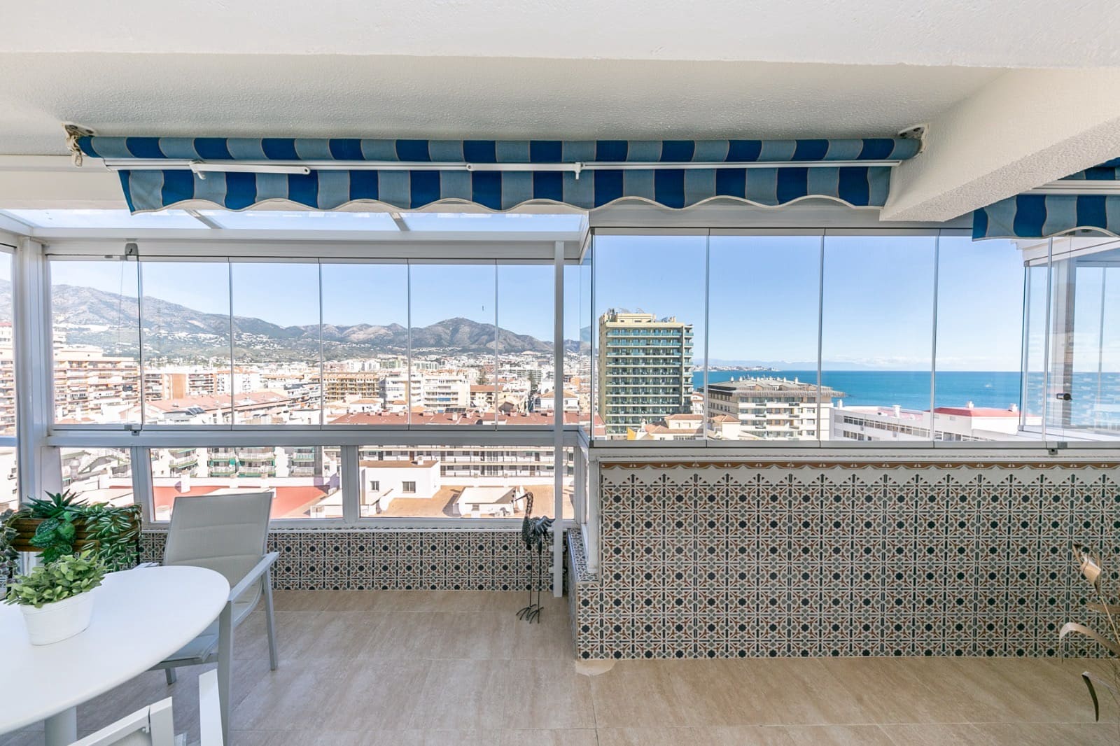 3 slaapkamer Penthouse te huur in Fuengirola met zwembad garage - € 2.600 (Ref: 9544407)