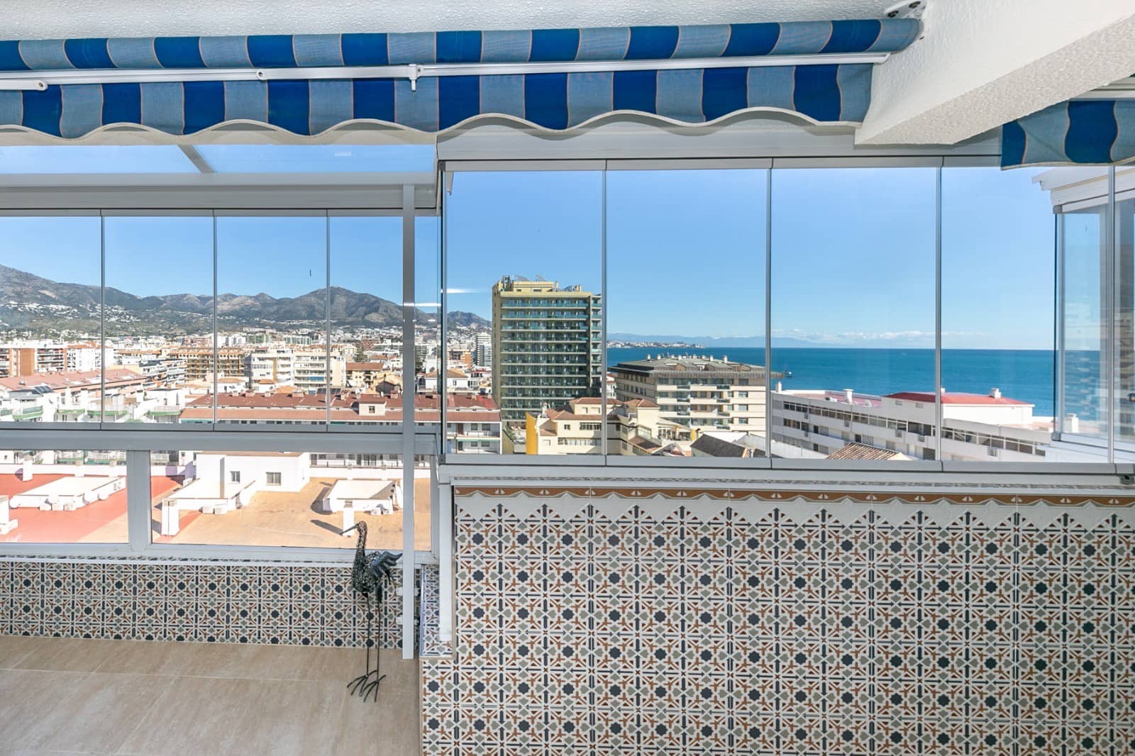 3 slaapkamer Penthouse te huur in Fuengirola met zwembad garage - € 2.600 (Ref: 9544407)