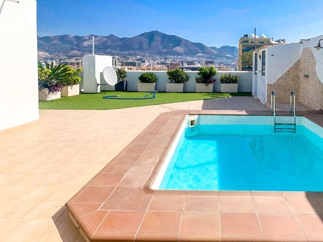 3 slaapkamer Penthouse te huur in Zona Puerto Deportivo, Fuengirola met zwembad garage - € 2.600 (Ref: 9544407)