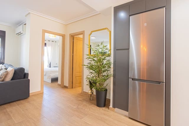 3 soveværelse Penthouse til leje i Nueva Andalucía Centro, Marbella med swimmingpool garage - € 3.300 (Ref: 9547198)