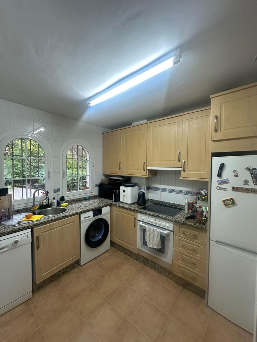 4 soverom Hus til leie i Benalmadena med garasje - € 2 050 (Ref: 9674806)