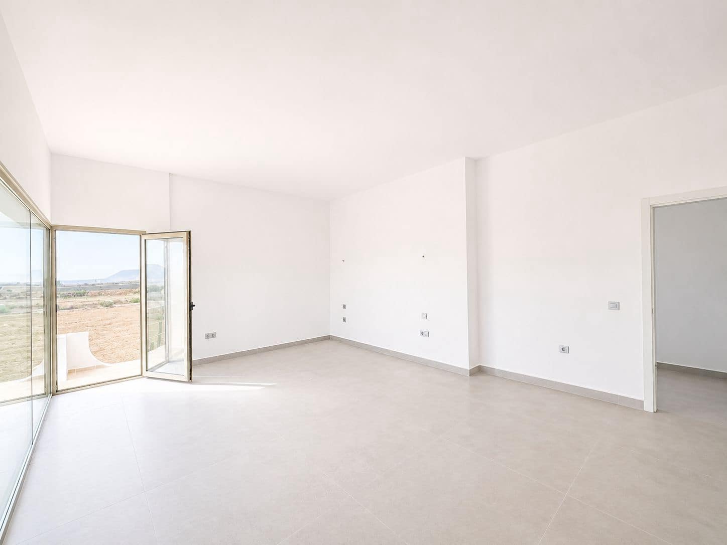4 bedroom Villa for sale in Antigua with garage - € 590,000 (Ref: 9542159)