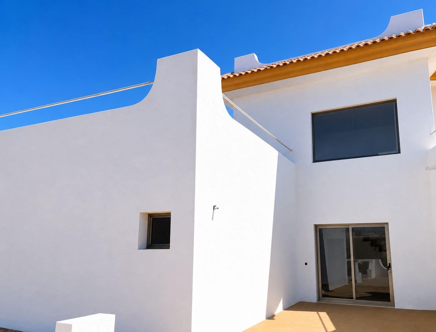 4 bedroom Villa for sale in Antigua with garage - € 590,000 (Ref: 9542159)