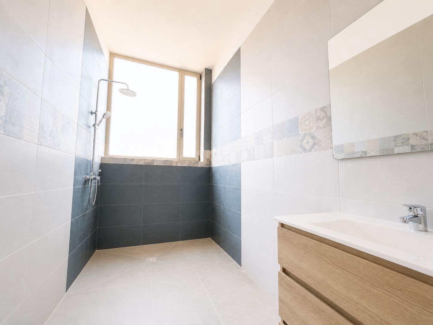 4 bedroom Villa for sale in Antigua with garage - € 590,000 (Ref: 9542159)