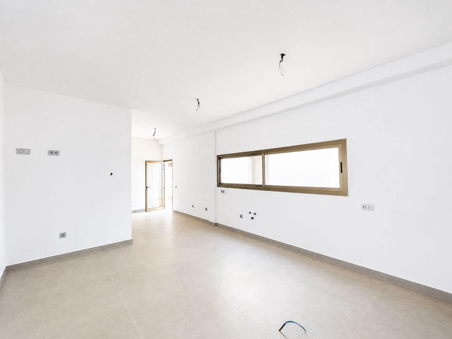 4 bedroom Villa for sale in Antigua with garage - € 590,000 (Ref: 9542159)