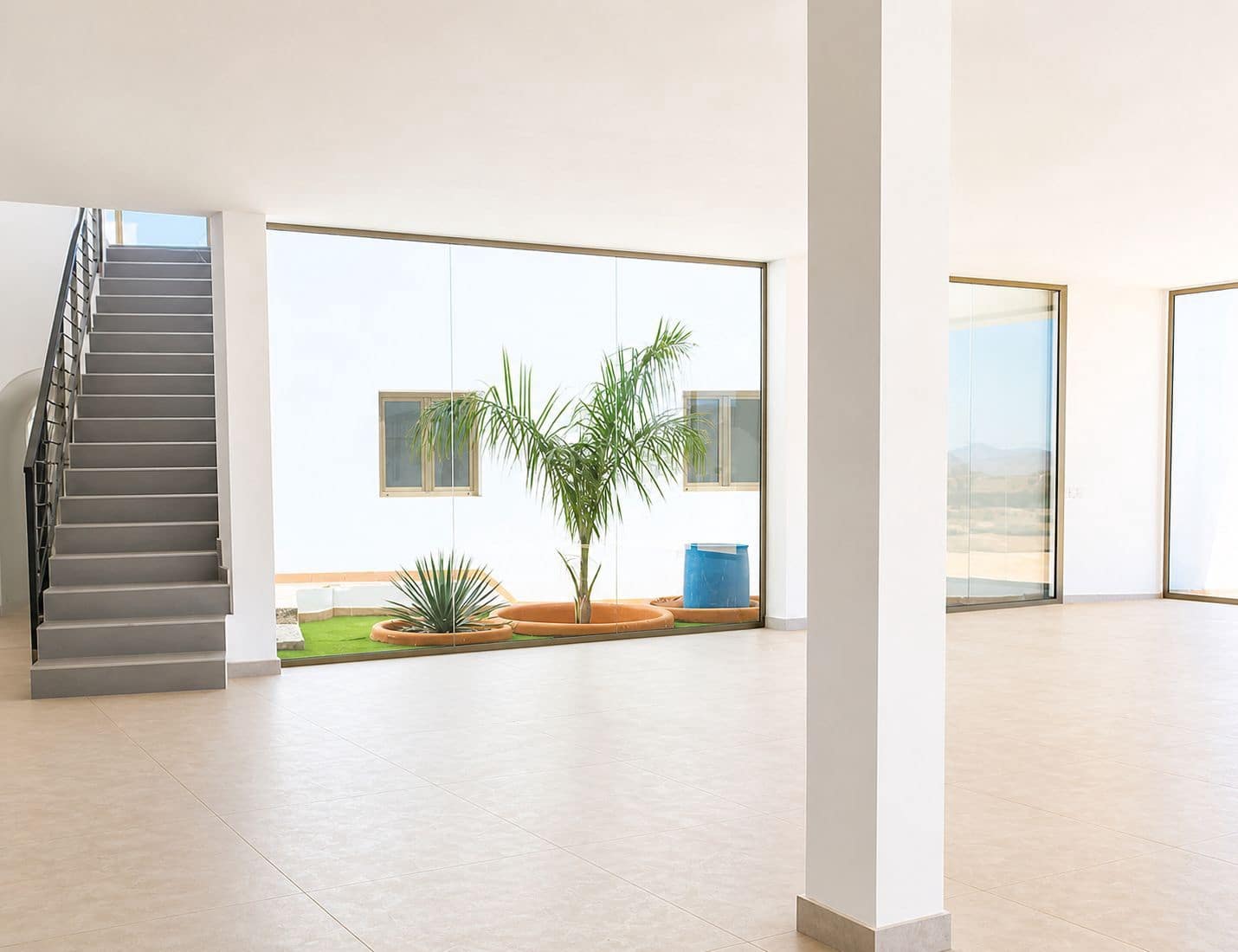 4 bedroom Villa for sale in Antigua with garage - € 590,000 (Ref: 9542159)